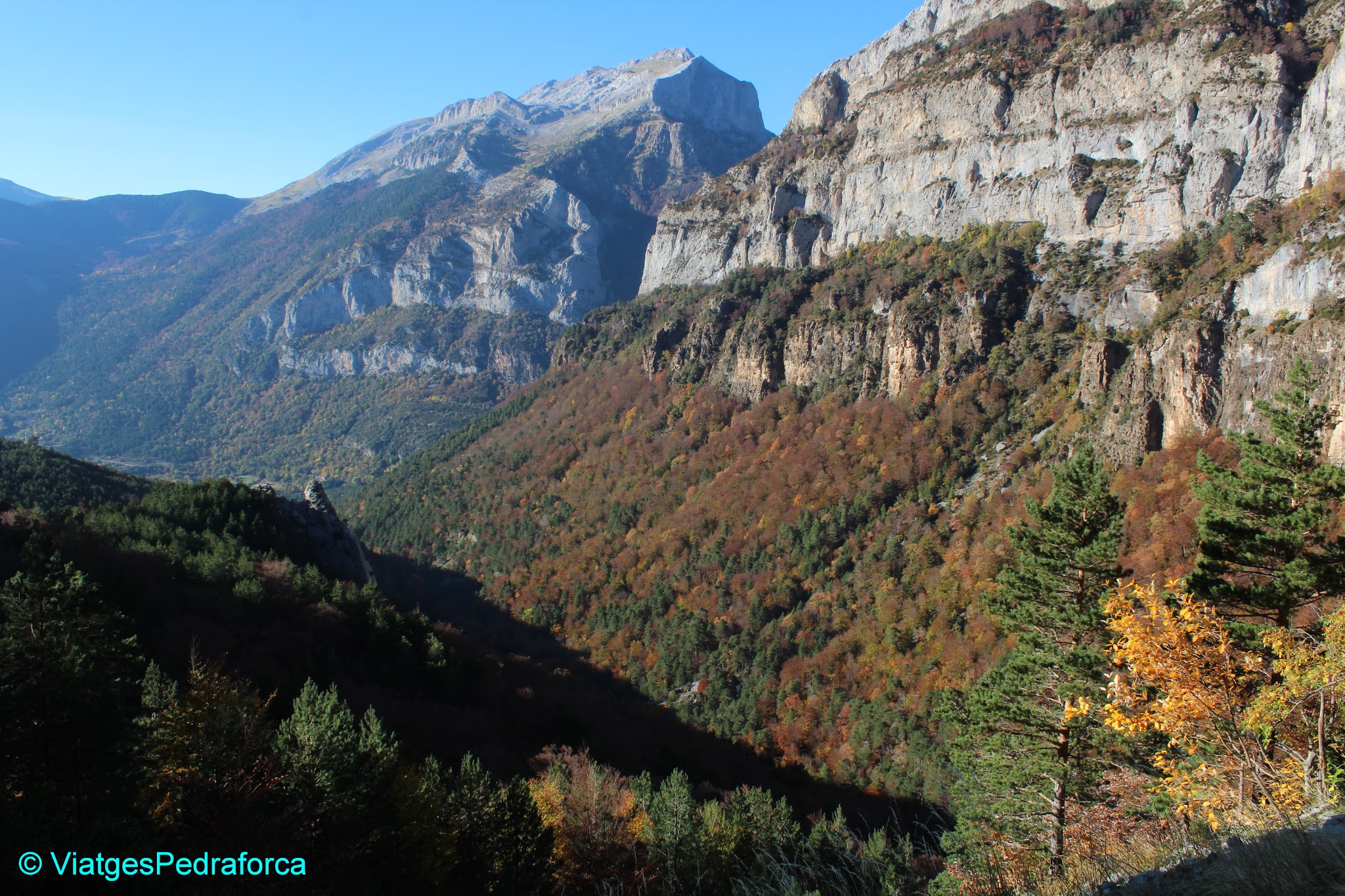 Pirineu Aragonès, Valle de Hecho, Val d'Echo, colors de tardor, fagedes, senderisme, Parc natural de los Valles Occidentales