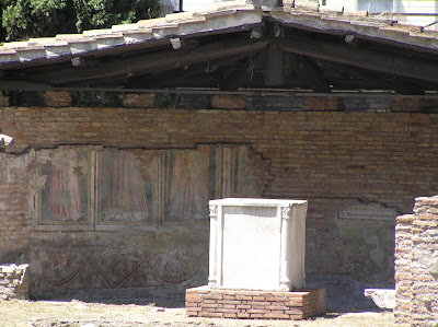 Photo by E.V.Pita 2011 / Rome: Argentina Tower, Iulius Caesar was killed here