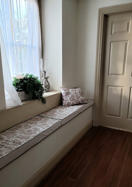 the washington bridal suite window seat