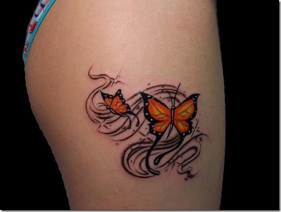 jaune_vif_papillon_tatouage_sur_la_cuisse