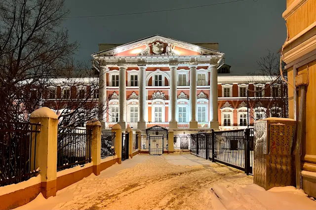 Черниговский переулок, бывшая Гимназия В. Д. Касицына