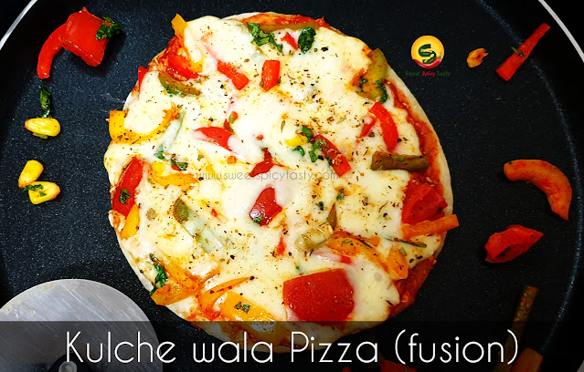 Italian pizza in Indian style , kulcha pizza , naan pizza,  fusion pizza , how to make pizza using kulcha as base,  how to prepare kulcha , what is difference in naan and kulcha , naan wala pizza , pizza on naan