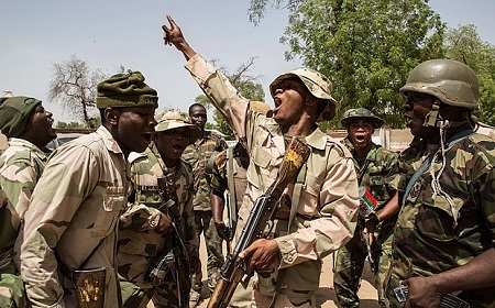 Shocking! Angry Soldiers Attack Brigadier-General Over Food and Water Shortage in Maiduguri