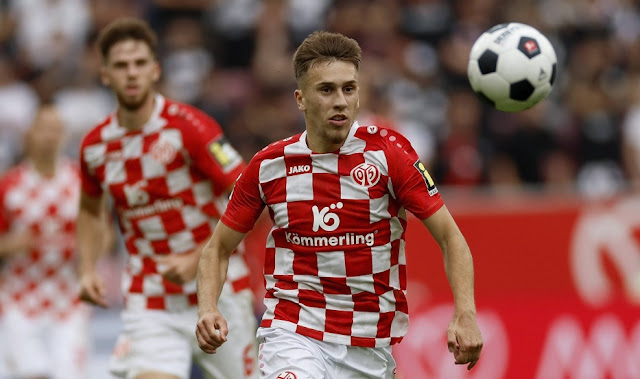 Brian Gruda in azione con la maglia del FSV Mainz 05