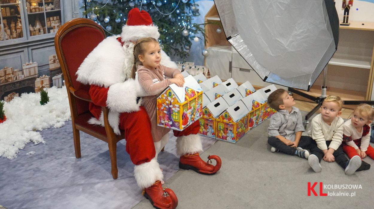 Mikołaj w przedszkolu "Happy Kids" - zdjęcie nr 7. 