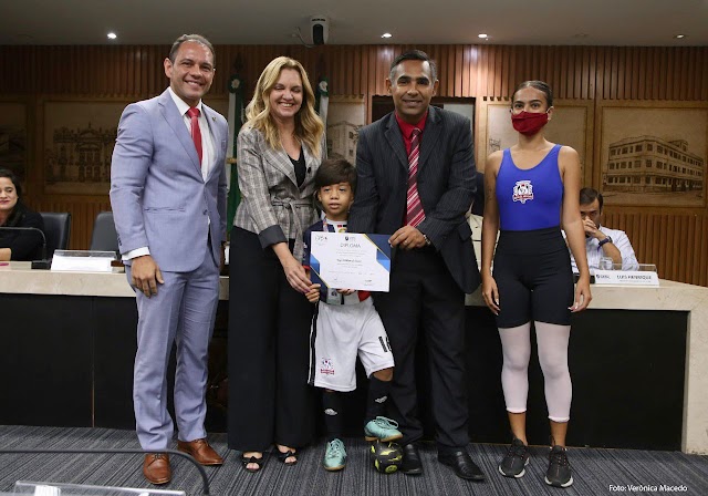 Vereador Kleber Fernandes homenageia projetos sociais incentivadores do esporte