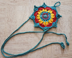 free crochet barefoot sandal pattern, free crochet foot thong pattern, free crochet beautiful motif pattern, free crochet tree ornament pattern,