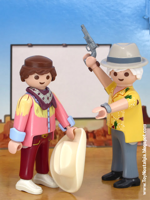 Marty y Doc antes de partir hacia 1885 en el autocine. Playmobil Volver al Futuro 3 - Calendario de Adviento (Playmobil Back To The Future III - Calendario de Adviento)