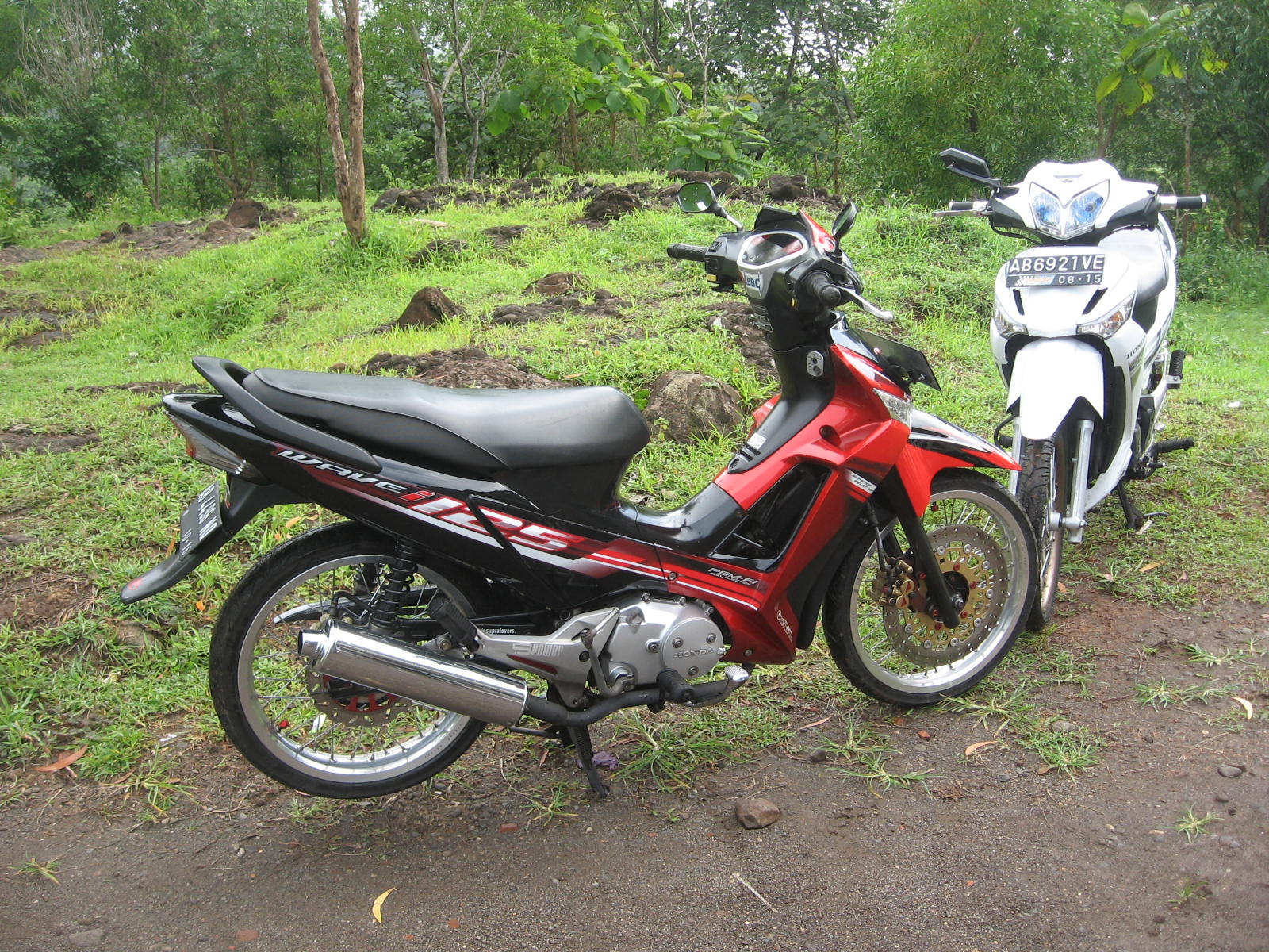 TAMPIL BEDA DENGAN STRIPING HONDA WAVE 125