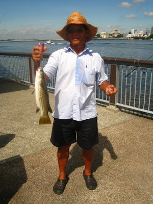 Mullet or Chow Orh [ 草乌 ] Caught by Ah Ling weighing 1.5kg plus at Woodland Jetty Fishing Hotspots was created to share with those who are interested in fishing on tips and type of fishes caught around Woodland Jetty Fishing Hotspots.