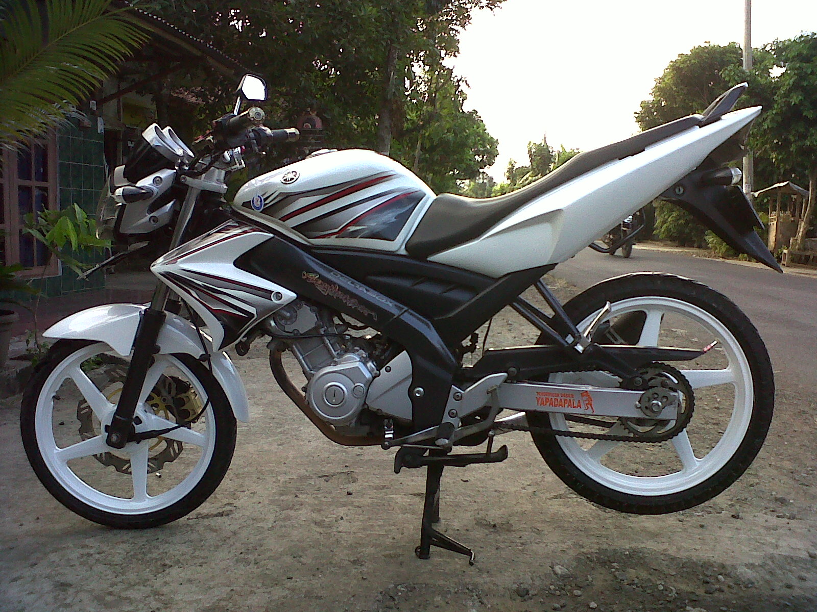 109 Modif Motor Vixion 2012 Warna Hitam Modifikasi Motor Vixion