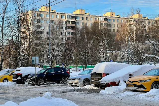 Профсоюзная улица, дворы, сквер «Родничок»