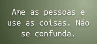 O meu desejo é que você ame cada vez mais às pessoas, se importe cada vez mais com elas, independente de sua idade, de suas crenças, de seus posicionamentos políticos ou religiosos, que você ame indistintamente, todos nós carregamos nas veias o mesmo sangue humano, ainda que nossas cores ou ideias sejam diferentes, todos nós somos iguais. Que possamos usar todas as coisas que existem da melhor forma possível para ajudar o próximo. Que você seja uma pessoa que ama profundamente às pessoas e usa as coisas, jamais sendo uma pessoa que ama as coisas e usa as pessoas. Deus te abençoe!