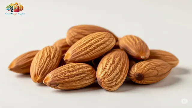 حفنة من اللوز الطازج تبرز فوائده كوجبة خفيفة ذكية