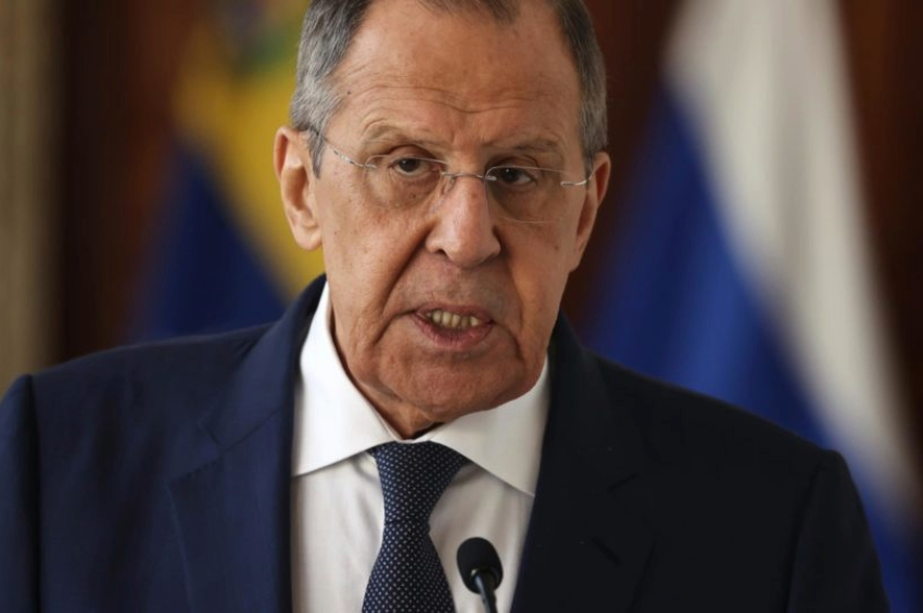 O ministro das Relações Exteriores da Rússia, Sergei Lavrov, participou de reunião na sede da ONU, nesta quarta (24), para tratar da guerra no Oriente Médio | Foto: EFE/ Miguel Gutiérrez