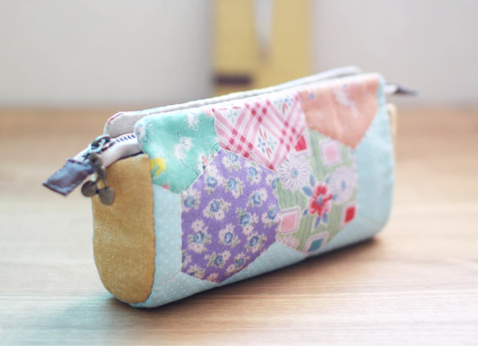 Pencil Case, Purse, Cosmetic Makeup, Bag Storage, Zipper Wallet. DIY Tutorial in Pictures. 