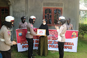 Polwan Polres Bintan Door to Door bagikan Sembako kepada Masyarakat 