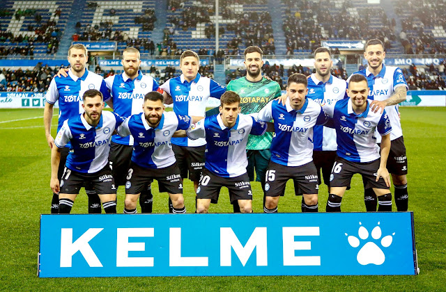 DEPORTIVO ALAVÉS. Temporada 2021-22. Florian Lejeune, Víctor Laguardia, Nahuel Tenaglia, Fernando Pacheco, Edgar Méndez, Joselu Mato. Luis Rioja, Rubén Duarte, Pere Pons, Toni Moya, Gonzalo Escalante. DEPORTIVO ALAVÉS 0 SEVILLA C. F. 0 Viernes 04/03/2022, 21:00 horas. Campeonato de Liga de 1ª División, jornada 27. Vitoria, Álava, estadio de Mendizorroza: 13.121 espectadores. GOLES: no hubo.