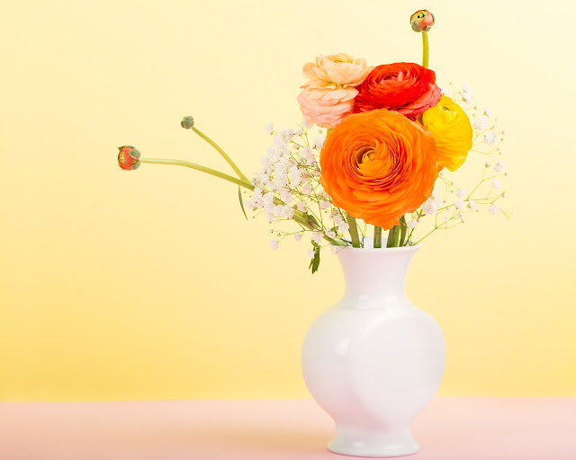 ranunculus bouquet white vase