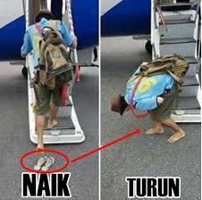 Pak Botol Kehilangan Sandal  di Bandara