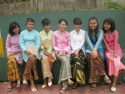 35 Kebaya Untuk Perpisahan Sekolah SMA SMK SMP Terbaru 