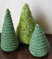 http://www.ravelry.com/patterns/library/purled-christmas-tree