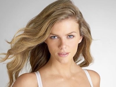 Brooklyn Decker Wiki & Photos