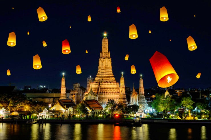 5. Loi Krathong, Wat Arun, Thailand - 29 Colorful Festivals and Celebrations Around the World