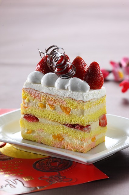 STROBERRY PEACH CAKE