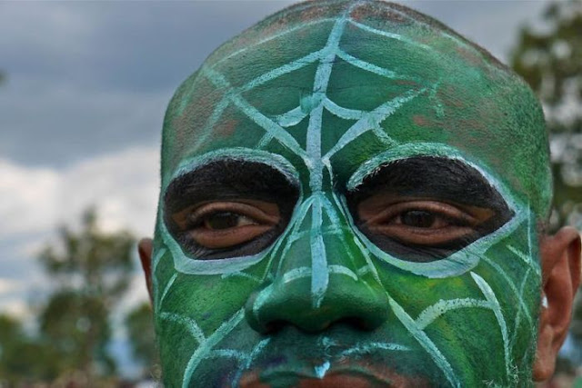 modern life of papuans 09 Modern Life Of Papuans Photo Video Picture Image