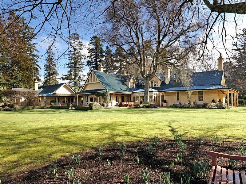 Front gardens of Sefton, Mount Macedon