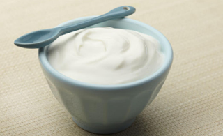 yogurt dapat mencerahkan kulit wajah secara alami