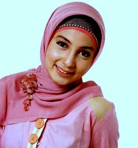 Model Warna Hijab Sesuai Warna Kulit