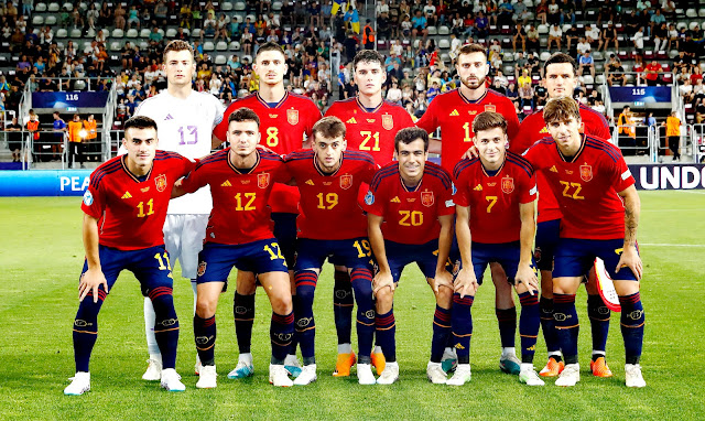 📸SELECCIÓN DE ESPAÑA SUB 21 📆27 junio 2023 ⬆️Julen Aguirrezabala, Oihan Sancet, Sergio Camello, Mario Gila, Hugo Guillamón. ⬇️Ander Barrenetxea, Arnau Martínez, Aimar Oroz, Manu Sánchez, Rodrigo Riquelme, Adrián Bernabé. SELECCIÓN DE ESPAÑA SUB 21 2 🆚 SELECCIÓN DE UCRANIA SUB 21 2 Martes 27/06/2023, 20:45 horas. Campeonato de Europa de Selecciones Sub 21, fase final, Grupo B, jornada 3. Bucarest, Rumanía, Giulesti Stadium: 2.921 espectadores. GOLES: ⚽0-1: 43’, Bogdan V’Yunnik. ⚽1-1: 49’, Ivan Zhelizko, en propia puerta. ⚽1-2: Georgiy Sudakov, de penalti. ⚽2-2: 90’, Abel Ruiz.