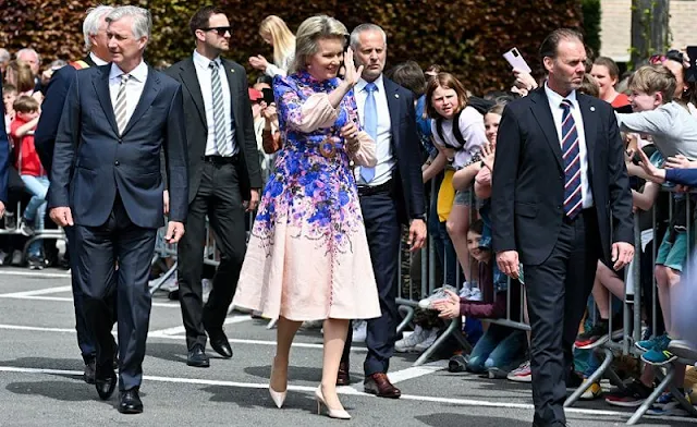 Queen Mathilde wore a new high tide floral linen midi dress by Zimmermann. Gold pearl earrings and Armani pumps