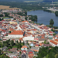 město