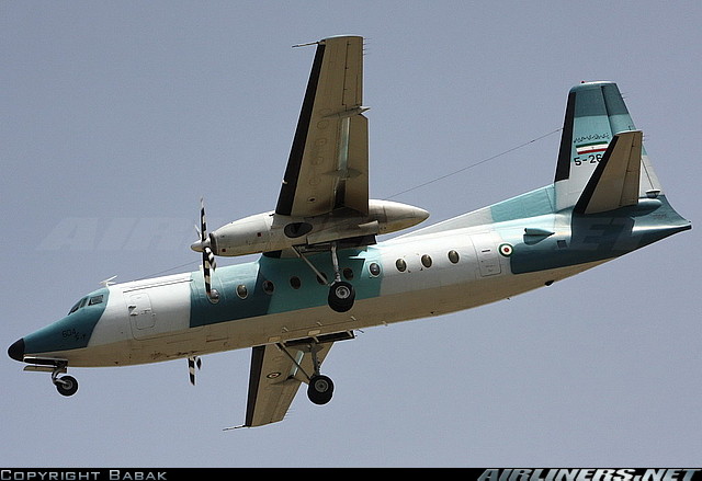 Fokker F-27 da Marinha Iraniana sobrevoa USS Eisenhower no Golfo de Omã