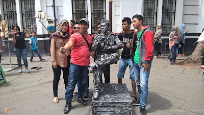 Aneka Manusia Batu Kota Tua Jakarta