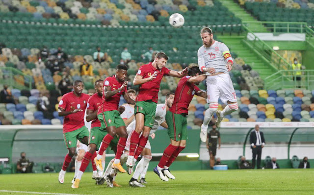 Sergio Ramos remata un corner sacado desde la izquierda. SELECCIÓN DE PORTUGAL 0 SELECCIÓN DE ESPAÑA 0. 07/10/2020. Partido internacional amistoso. Lisboa, Portugal, estadio José Alvalade. GOLES: No hubo.