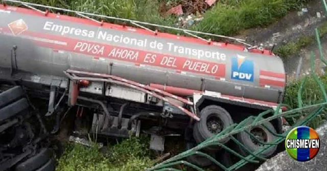 Camión Volador de PDVSA repleto de combustible cayó en un barranco de Aragua