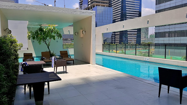 swimming pool at Seda, BGC (Bonifacio Global City) Metro Manila