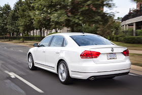 Rear 3/4 view of 2014 Volkswagen Passat