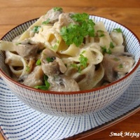 http://smakmojegodomu.blogspot.com/2017/04/makaron-tagliatelle-z-pieczarkami-i.html