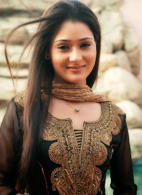 Sara Khan Free Wallpapers