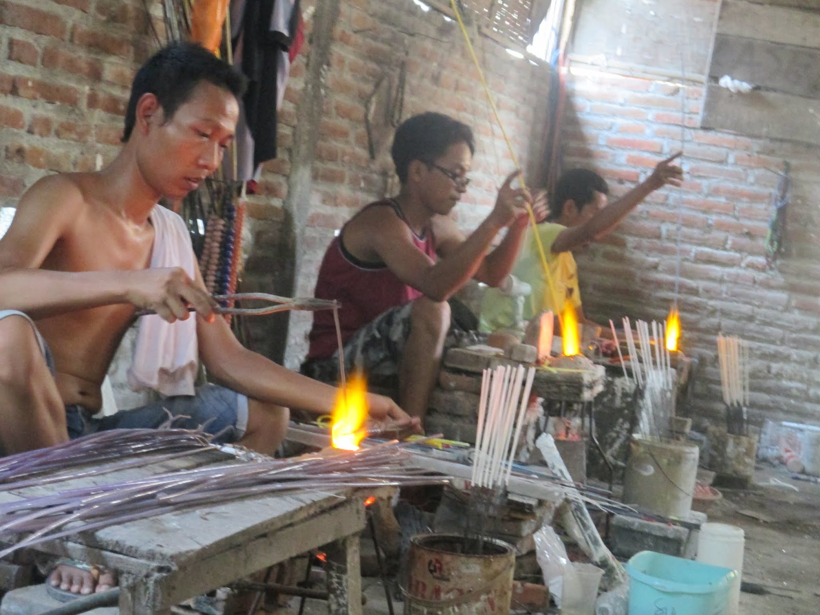  jombang  city guide Mengamati Proses Produksi Kerajinan  