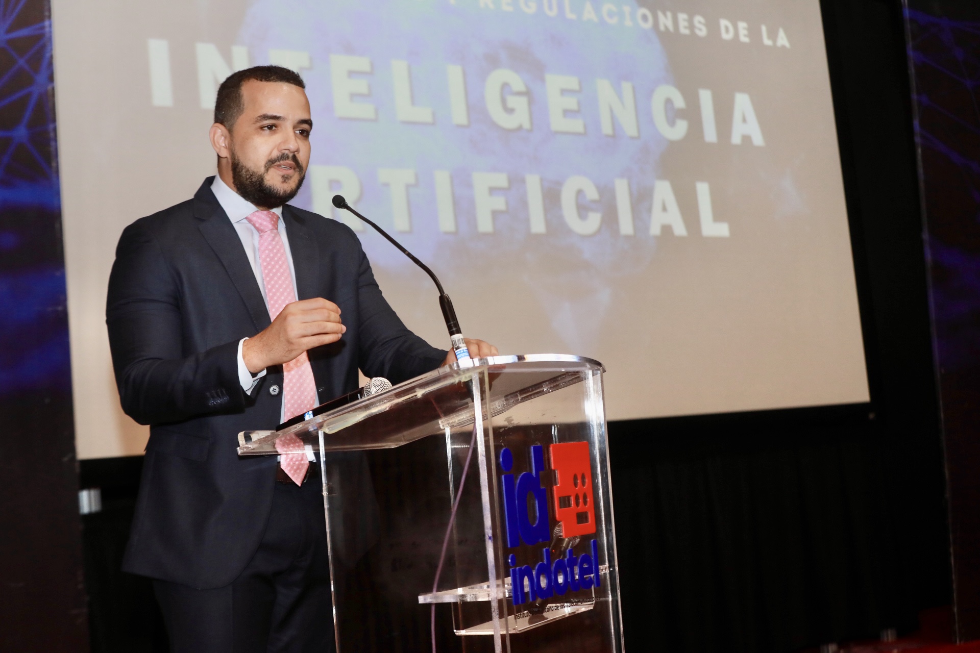 Conferencia "Retos, desafíos y regulación de la inteligencia artificial”