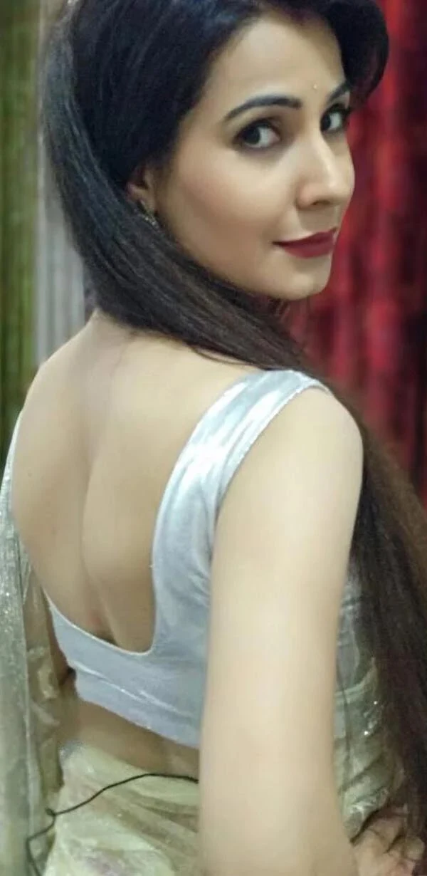 Pinky Singh backless saree hot tv actress