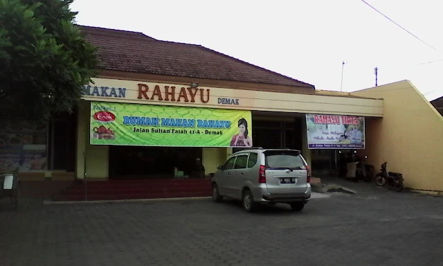 Rumah Makan Rahayu Credit by Hello Semarang