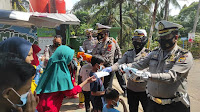 Jum'at Sedekah, Ditlantas Polda Lampung Berbagi Ke Panti Asuhan