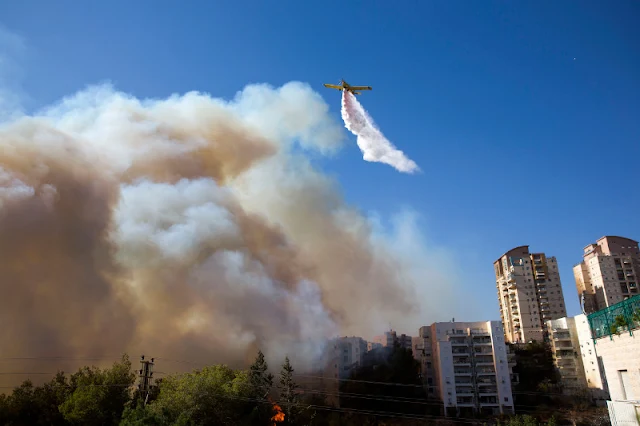 Κόλαση φωτιάς στο Ισραήλ - 80.000 άνθρωποι εγκαταλείπουν τα σπίτια τους